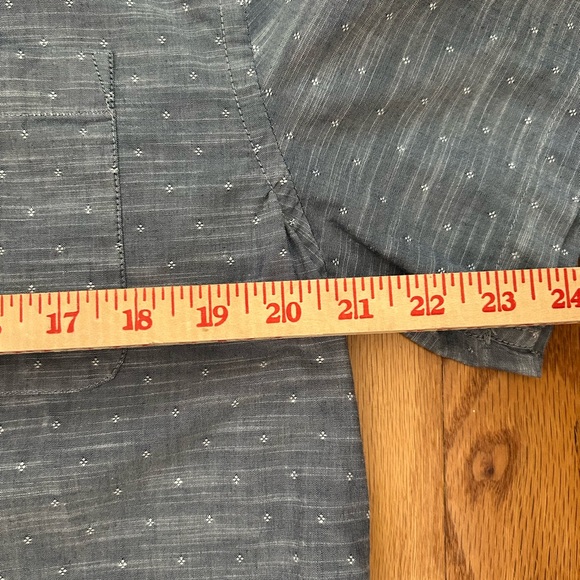 Men’s Large Button Down. - Picture 3 of 4